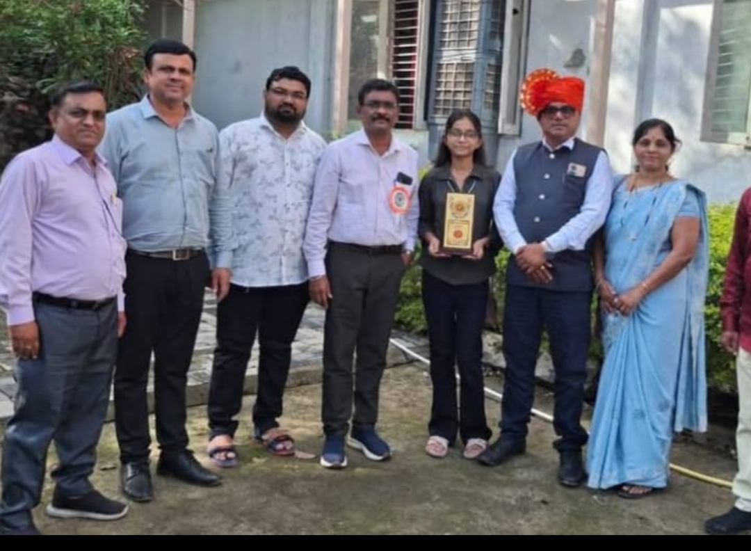 ग्रामसेवक विजय ढगे आदर्श ग्रामसेवक पुरस्काराने सन्मानित !